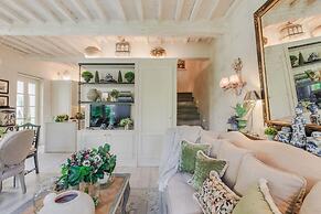 La Casina in Lucca With 2 Bedrooms and 3 Bathrooms