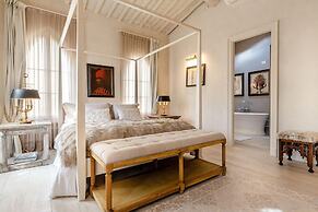 La Casina in Lucca With 2 Bedrooms and 3 Bathrooms