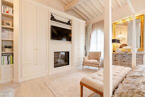 La Casina in Lucca With 2 Bedrooms and 3 Bathrooms