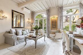 La Casina in Lucca With 2 Bedrooms and 3 Bathrooms