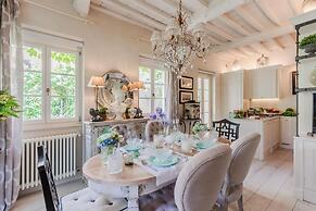 La Casina in Lucca With 2 Bedrooms and 3 Bathrooms