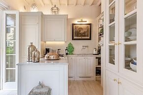 La Casina in Lucca With 2 Bedrooms and 3 Bathrooms