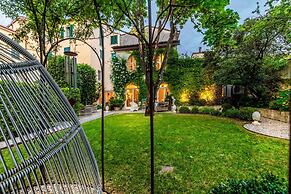 La Casina in Lucca With 2 Bedrooms and 3 Bathrooms