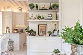 La Casina in Lucca With 2 Bedrooms and 3 Bathrooms