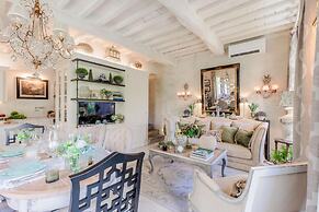 La Casina in Lucca With 2 Bedrooms and 3 Bathrooms