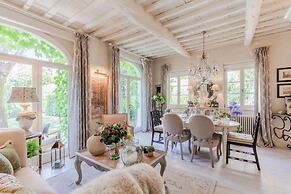 La Casina in Lucca With 2 Bedrooms and 3 Bathrooms