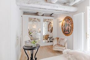 La Casina in Lucca With 2 Bedrooms and 3 Bathrooms