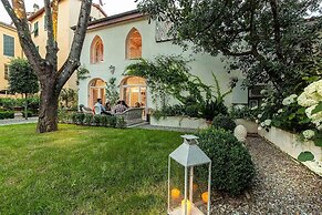 La Casina in Lucca With 2 Bedrooms and 3 Bathrooms