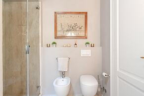 La Casina in Lucca With 2 Bedrooms and 3 Bathrooms