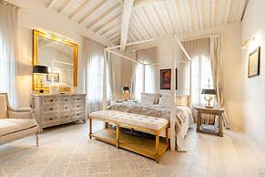 La Casina in Lucca With 2 Bedrooms and 3 Bathrooms