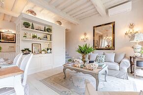 La Casina in Lucca With 2 Bedrooms and 3 Bathrooms