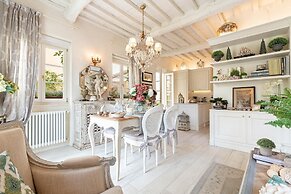 La Casina in Lucca With 2 Bedrooms and 3 Bathrooms