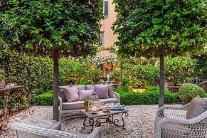 La Casina in Lucca With 2 Bedrooms and 3 Bathrooms