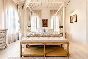 La Casina in Lucca With 2 Bedrooms and 3 Bathrooms