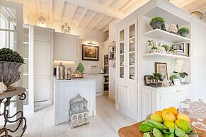 La Casina in Lucca With 2 Bedrooms and 3 Bathrooms