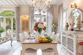 La Casina in Lucca With 2 Bedrooms and 3 Bathrooms