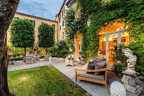 La Casina in Lucca With 2 Bedrooms and 3 Bathrooms