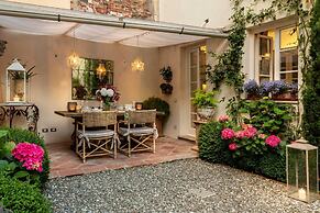 La Casina in Lucca With 2 Bedrooms and 3 Bathrooms