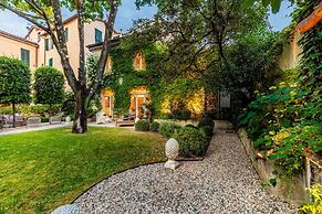 La Casina in Lucca With 2 Bedrooms and 3 Bathrooms