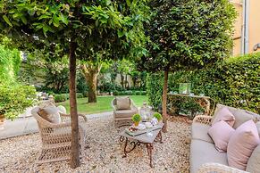 La Casina in Lucca With 2 Bedrooms and 3 Bathrooms