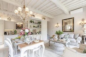 La Casina in Lucca With 2 Bedrooms and 3 Bathrooms