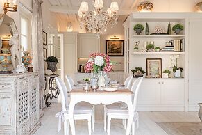 La Casina in Lucca With 2 Bedrooms and 3 Bathrooms