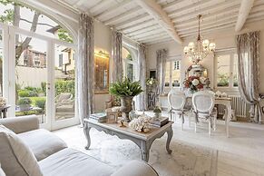 La Casina in Lucca With 2 Bedrooms and 3 Bathrooms