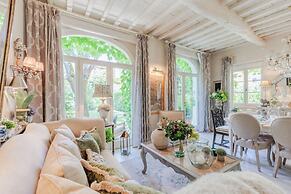 La Casina in Lucca With 2 Bedrooms and 3 Bathrooms