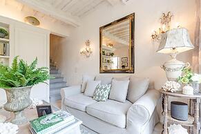 La Casina in Lucca With 2 Bedrooms and 3 Bathrooms