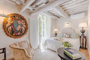 La Casina in Lucca With 2 Bedrooms and 3 Bathrooms