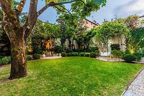 La Casina in Lucca With 2 Bedrooms and 3 Bathrooms