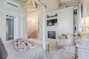 La Casina in Lucca With 2 Bedrooms and 3 Bathrooms