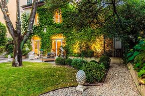 La Casina in Lucca With 2 Bedrooms and 3 Bathrooms