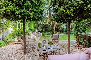 La Casina in Lucca With 2 Bedrooms and 3 Bathrooms