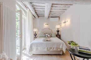 La Casina in Lucca With 2 Bedrooms and 3 Bathrooms