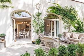 La Casina in Lucca With 2 Bedrooms and 3 Bathrooms