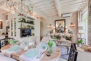 La Casina in Lucca With 2 Bedrooms and 3 Bathrooms