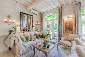 La Casina in Lucca With 2 Bedrooms and 3 Bathrooms