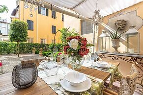 La Casina in Lucca With 2 Bedrooms and 3 Bathrooms