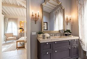 La Casina in Lucca With 2 Bedrooms and 3 Bathrooms