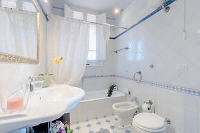 Casa Emy in Lucca With 3 Bedrooms and 2 Bathrooms