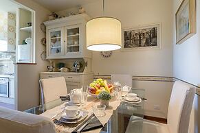 Casa Emy in Lucca With 3 Bedrooms and 2 Bathrooms