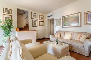Casa Emy in Lucca With 3 Bedrooms and 2 Bathrooms