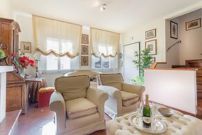 Casa Emy in Lucca With 3 Bedrooms and 2 Bathrooms