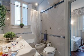 Casa Emy in Lucca With 3 Bedrooms and 2 Bathrooms