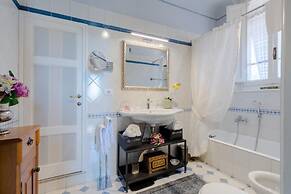 Casa Emy in Lucca With 3 Bedrooms and 2 Bathrooms