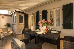 Casa Raffa in Lucca With 2 Bedrooms and 2 Bathrooms