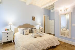 Casa Raffa in Lucca With 2 Bedrooms and 2 Bathrooms