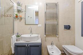 Casa Raffa in Lucca With 2 Bedrooms and 2 Bathrooms