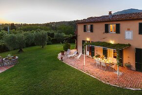 Melograno Farmhouse in Capannori